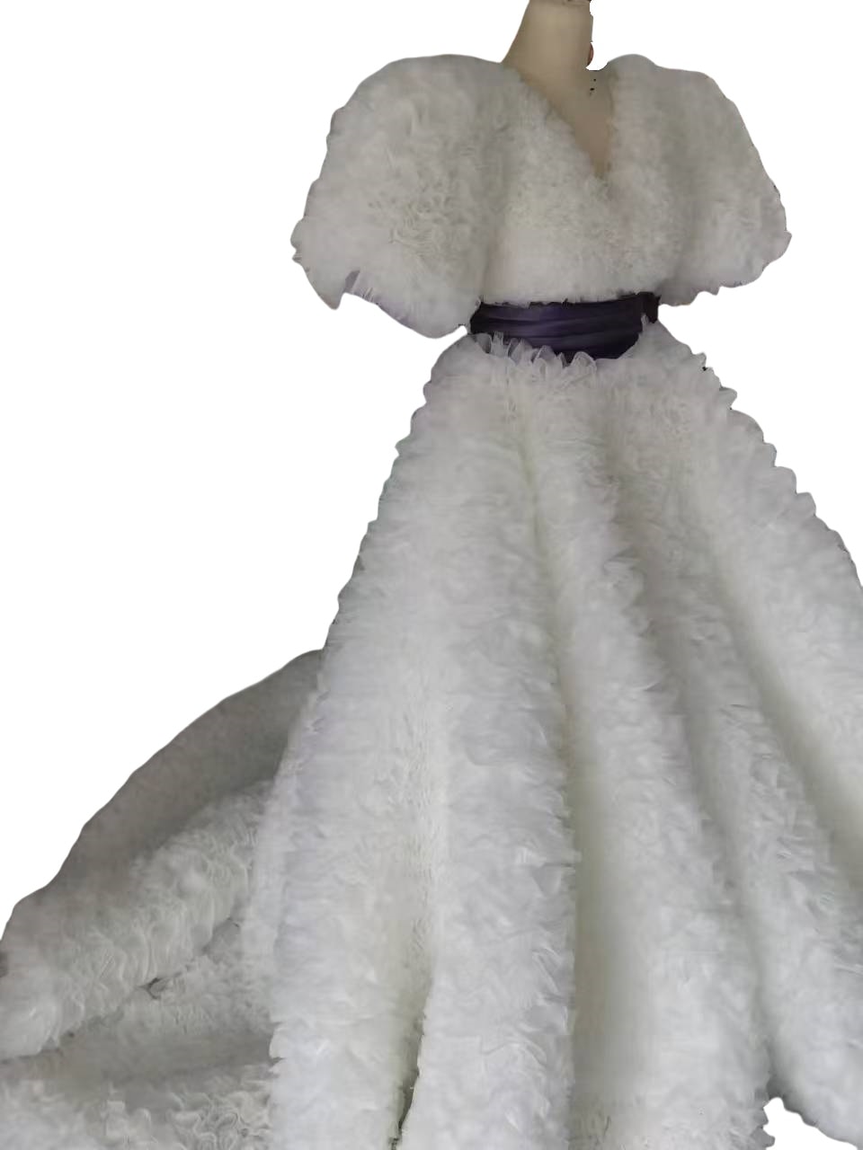 ウエディングドレス ホワイト 短袖 ふっくら柔らかなバックリボン Vネック 華やかなトレーン もこもこドレス