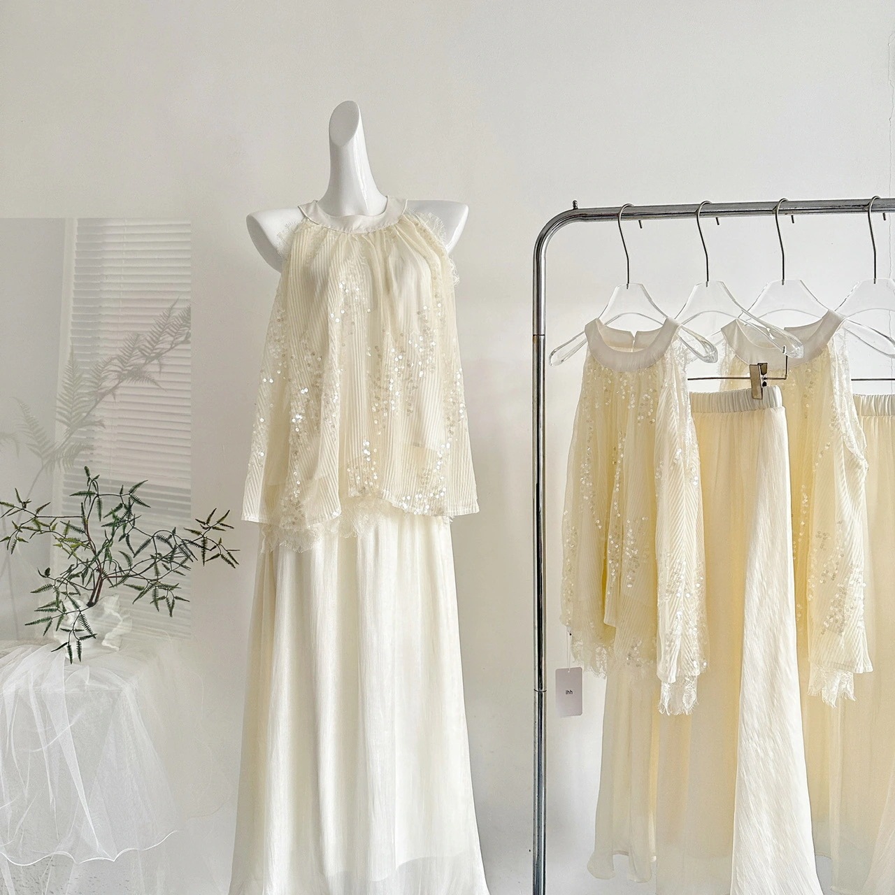 【雅喬 千山暮雪 ギャザー ラメ ノースリーブ ホルターネック Aライン トップス スカート 2点セット 女性用】