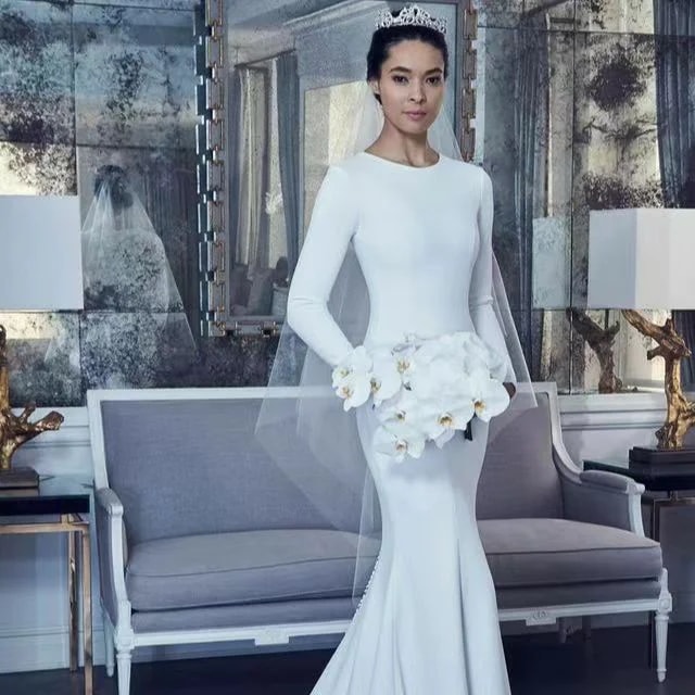 フランスのサテンの尾のウェディングドレスの春の新型の新婦は結婚します