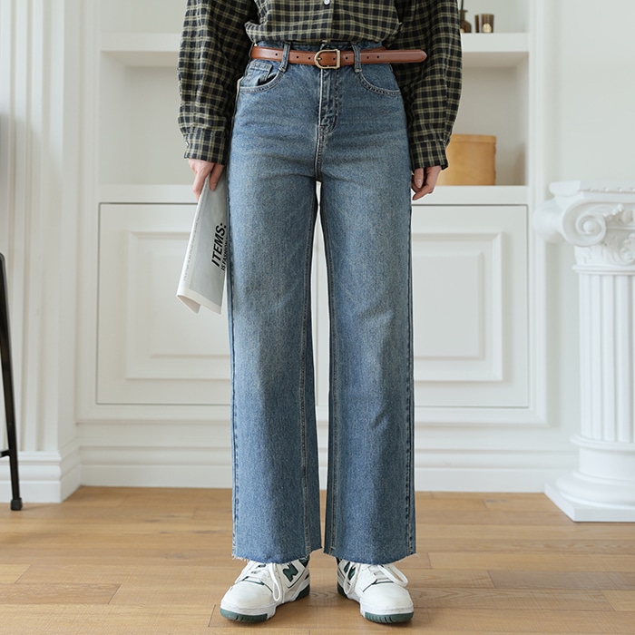 [韓国ファッション] 裾カット セミワイド デニム パンツ 4,318円