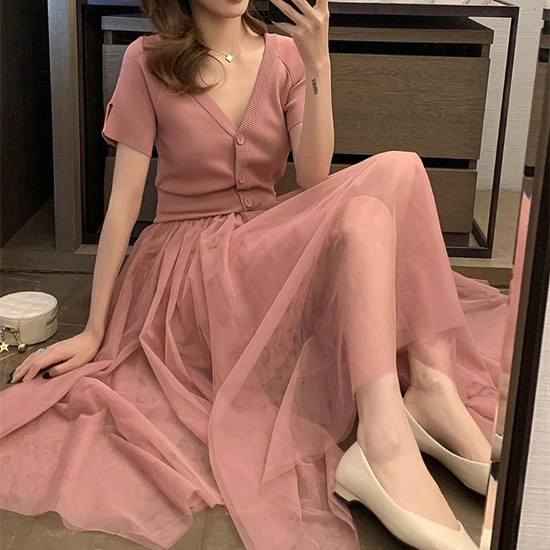 ふんわり 個性的 ワンピース デート ワンピドレス ミモレ ミモレ丈 ロング ロング丈 袖あり 半袖 Vネック 襟なし Aライン 切り替えデザイン ドッキング 刺繍 チュール リボン バックリボン