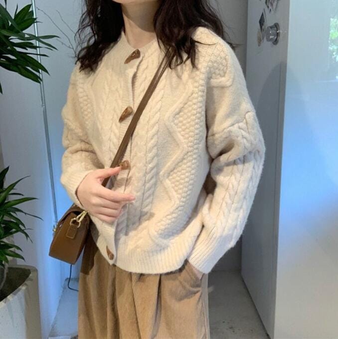 秋冬 韓国のファッション 新しい 簡単な 通勤 り カジュアル 気質 ゆったりした外着 優しくてだるい風 牛の角のボタン セーター カーディガン 2025Z56