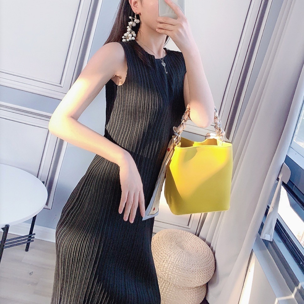 プリーツマキシワンピース プリーツワンピース マキシ サイドスリット 韓国 レディース オルチャン シースルー 透け感 黒 ブラック 白 ホワイト ブルー グレー 袖なし ノースリーブ