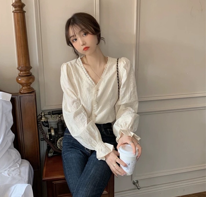 ガーリートップス カジュアルトップス ボリューム袖トップス 長袖トップス トップス シャツ ブラウス 白シャツ 白トップス 袖あり 長袖 ボリューム袖 パフスリーブ フレア セミフレア スリム