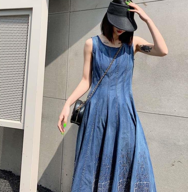 刺繍デニムロングワンピース ワンピース フレアワンピース ロング ロング丈 袖なし ノースリーブ ラウンドネック フレア Aライン 刺繍 綿 デニム かわいい 大人可愛い シンプル カジュアル 大人