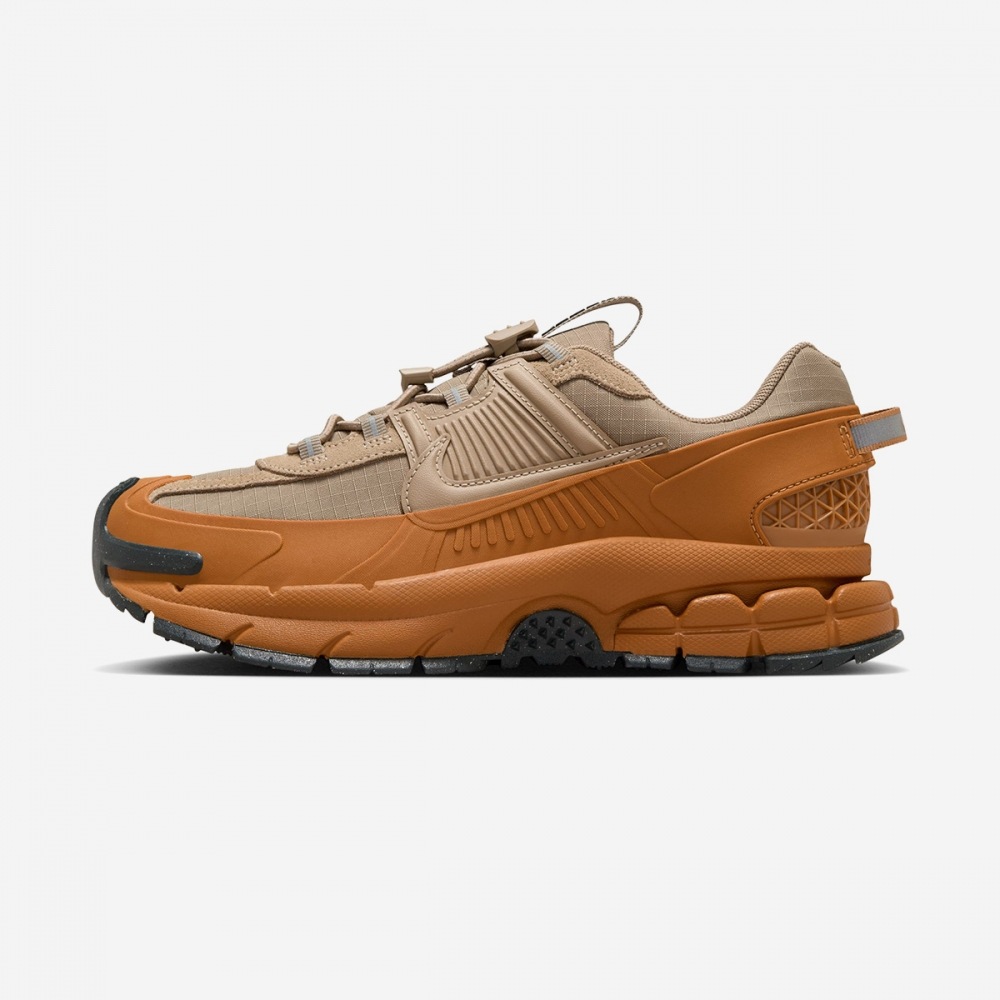 ナイキレディースナイキズームボメロロム HQ2181-200