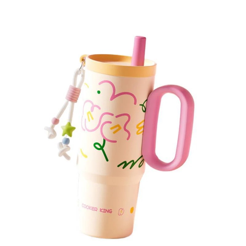 大容量の断熱ウォーターボトル女性用アイスカップ巨大サイズ新しい高価値の車用ストロー冷水カップデフォルトの金メッキ