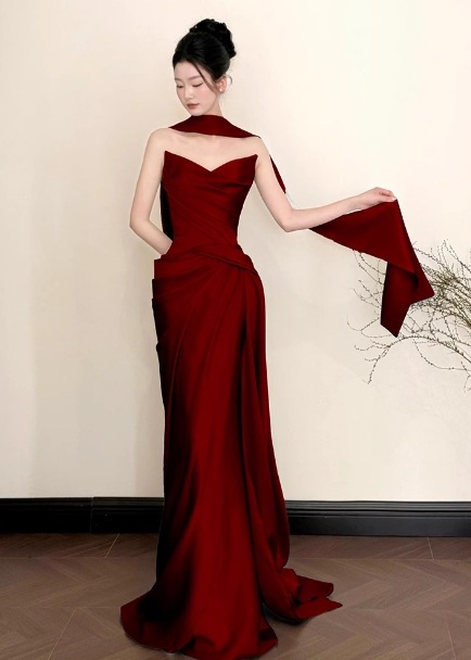 カラードレス ワインレッド ベアトップ ハンドドレープ 優雅なシルエット 披露宴 26,644円