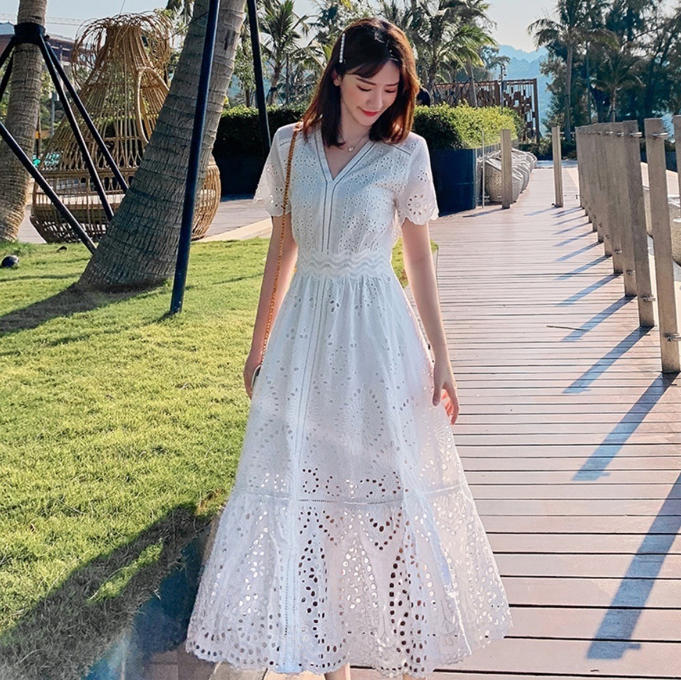 深Ｖネック 刺繍 レース リゾート 半袖 韓国 レディース オルチャン ロング フレア ワンピース Aライン ハイウエスト 透け感 かわいい 大人可愛い シンプル カジュアル おしゃれ 5,623円