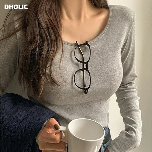 ラウンドネックスリム無地Tシャツ