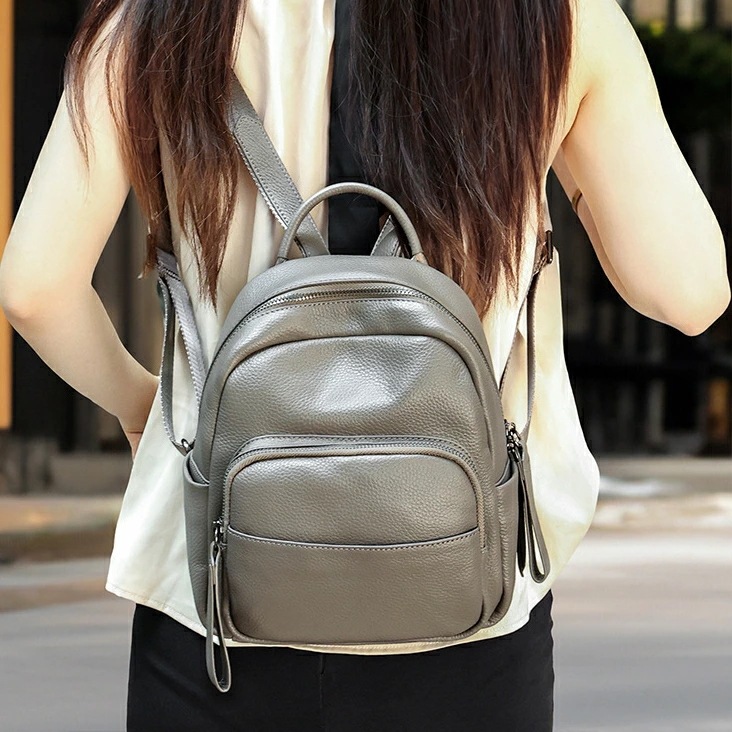 リュック レディース 背面ポケット付き 大容量 A4サイズ収納可能 軽量 防水 リュックサック 本革 かわいい 可愛い おしゃれ 通勤 通学 マザーズリュック マザーズバッグ 旅行 大人女子 リュック