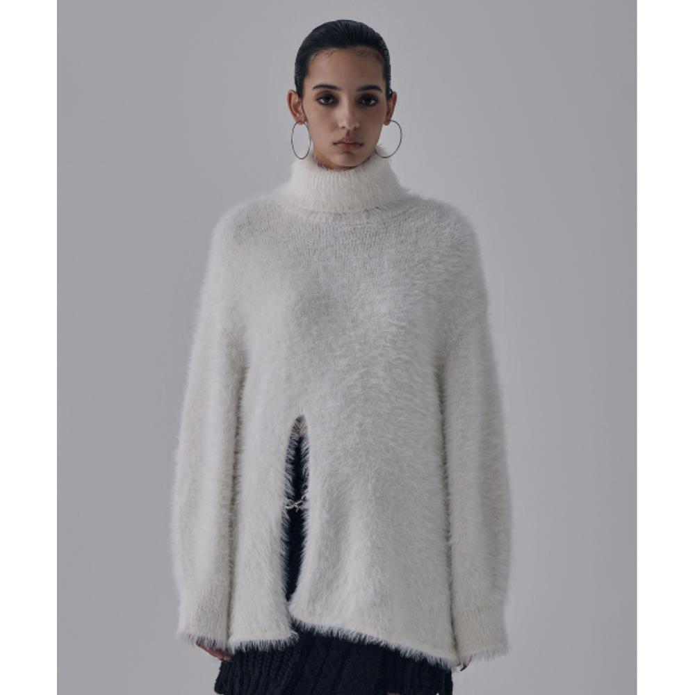 TREEMINGBIRD Front Slit Metal Hook HighNeck Fur Knit Wh