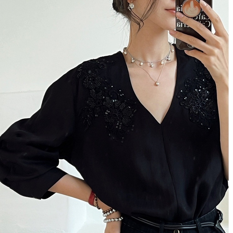 レディース ハイエンドです ゆったりとしたスタイルです 適合します 百掛け 快適 ゆとりです 中国風です レース 柔か軽か手触り良くゆったりら楽ちん Vネック 刺繡 女物のシャツです