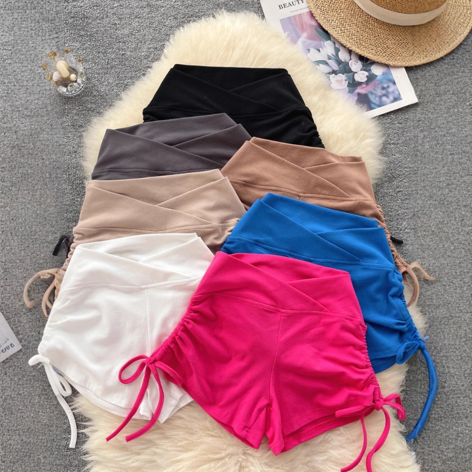 人気の2024年夏の新作ピーチバットスポーツショーツハイウエストスリムフィット伸縮性多用途ドローストリングヨガショーツ