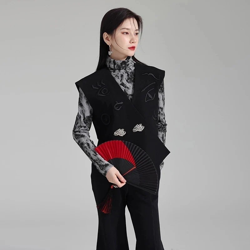 【J.Fashion】 刺繍ベスト 大きいボタン 交差デザイン レディース ベスト 関連商品は店で購入可能 メガ割30%までに制限