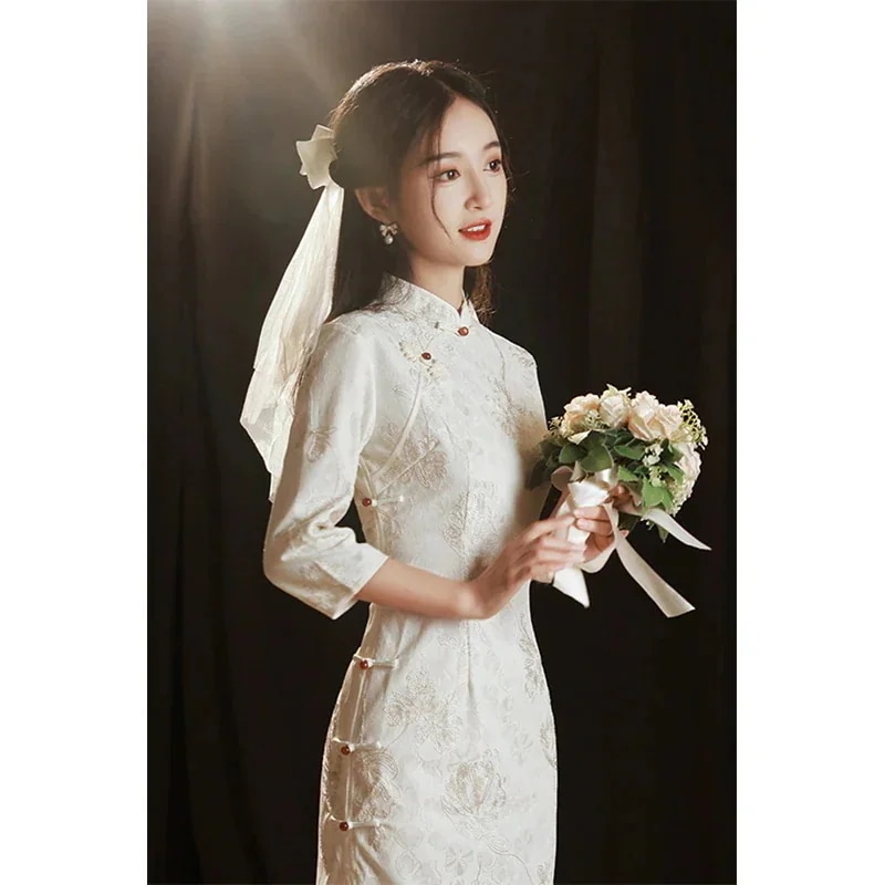 い式の改良された白い婚約チャイナドレスの女性の若い女の子の春の毎日のエレガントで高貴な長袖のドレス