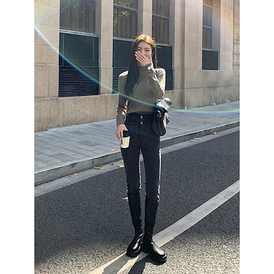 復古のぴったりしたジーパンの女性の秋冬の高い腰の弾力の修身のズボンのデザイン感九分のズボンです