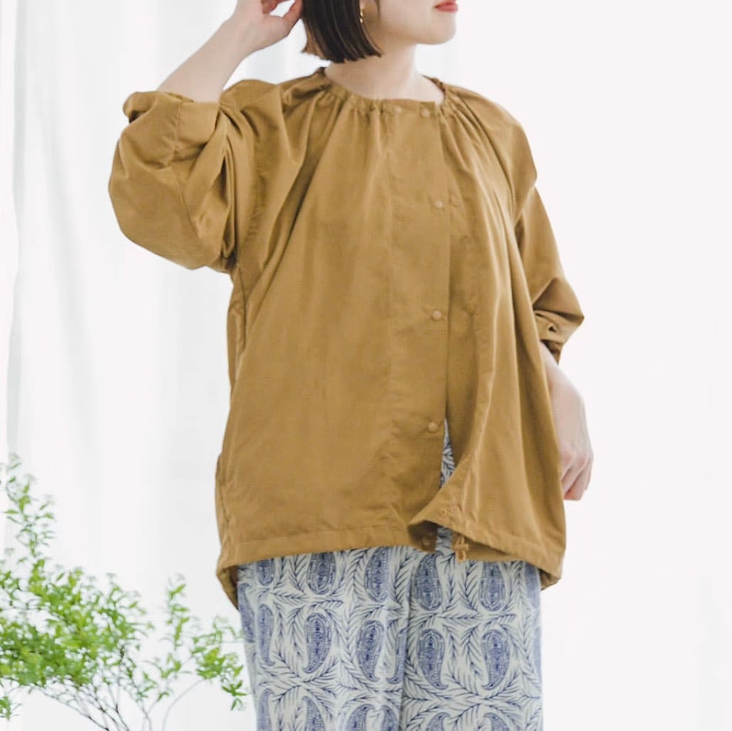 レディース トップス ブルゾン 上着 シャンパー ミディアム丈 袖あり 長袖 ボリューム袖 ラウンドネック クルーネック 襟なし ワイド スマート 前開き かわいい 大人可愛い きれいめ シンプル