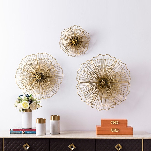 壁掛け　ゴールドメタルの立体花