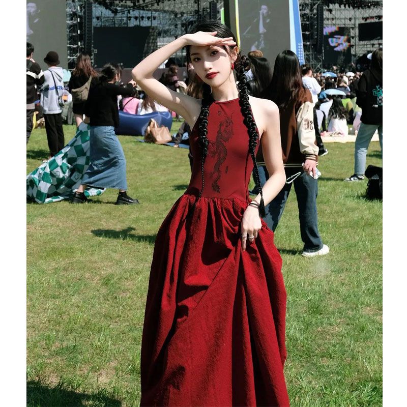 軽くて大人っぽいなロングスカート小さなレトロな赤いホルターネックドレス