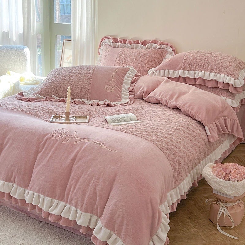 新品掲載！厚くて暖かいウサギベルベットとミルクベルベット刺繍入り4ピース韓国風レースローズキルトカバー無地寝具