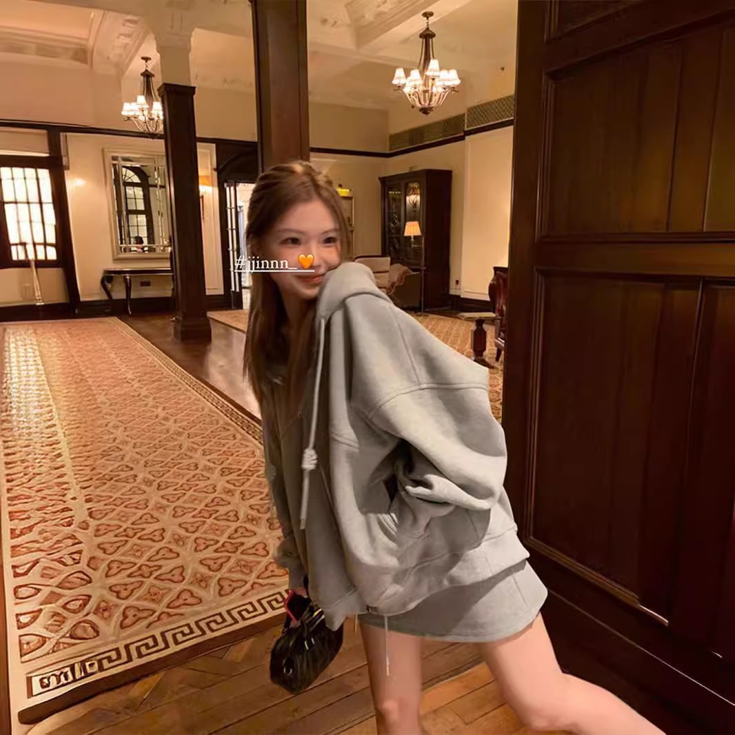 Heygirl ブラック フレンチクリーム スポーツ カジュアル フード付き スウェット ジャケット レディース 秋物 スカート 2点セット 5,988円