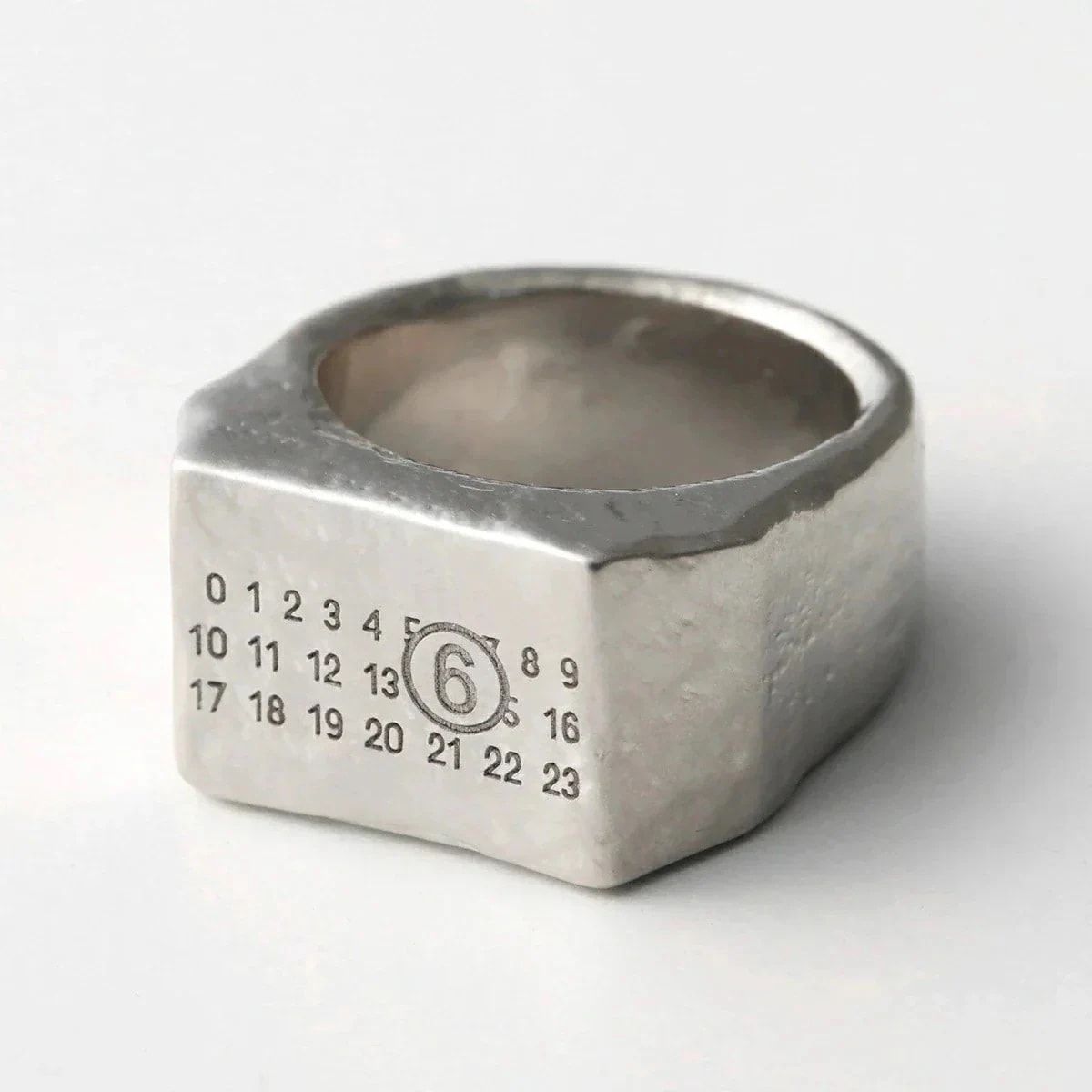 MM6 エムエムシックス メゾンマルジェラ リング Numeric シグネチャー SM6UQ0072 P6628 レディース ブラス ロゴ 指輪 アクセサリー