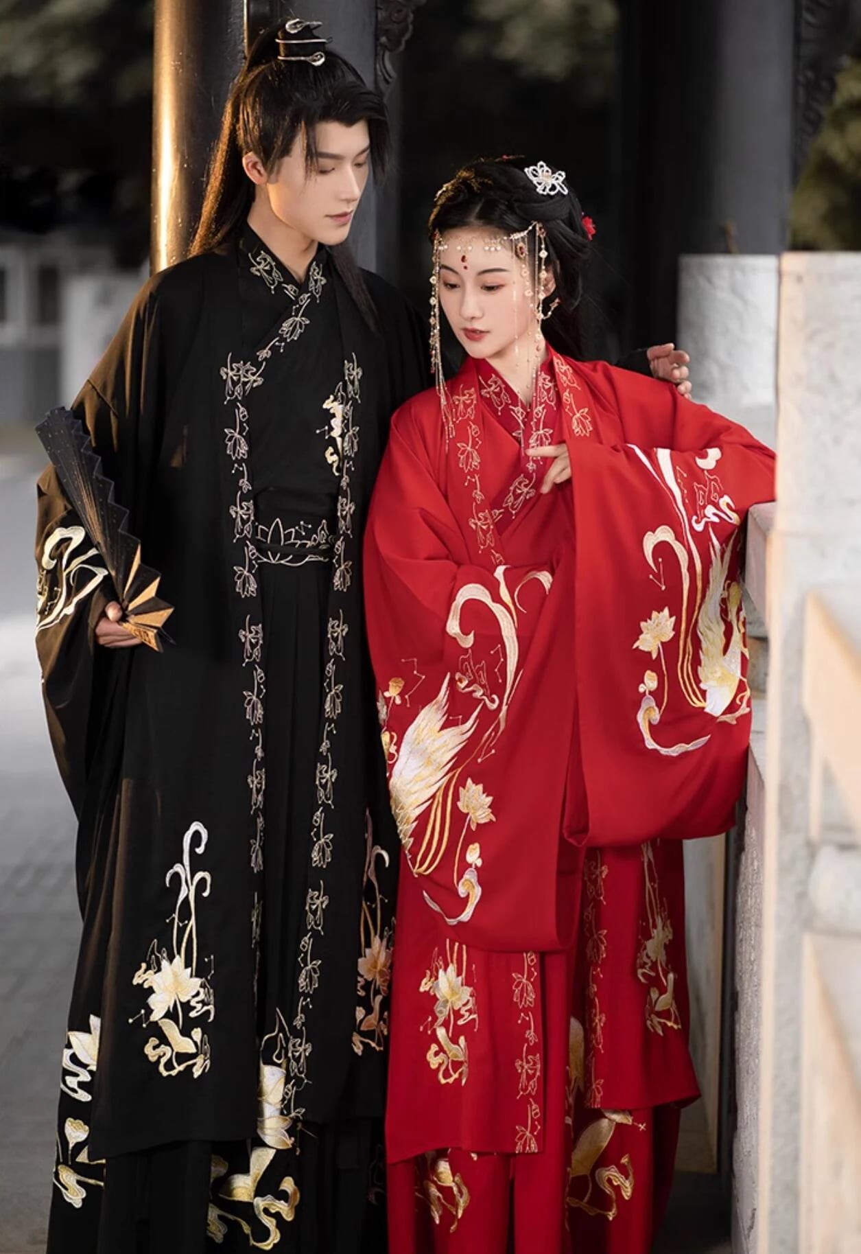 チャイナ服 中華コスプレ衣装 中国古代 ウエディングドレス 新郎 新婦 漢服 メンズ レディース 中華服 時代劇 コスチューム 華やか 金色 蓮 鳳凰 フェニックス プリント 黒 赤 振袖 漢服3点セ