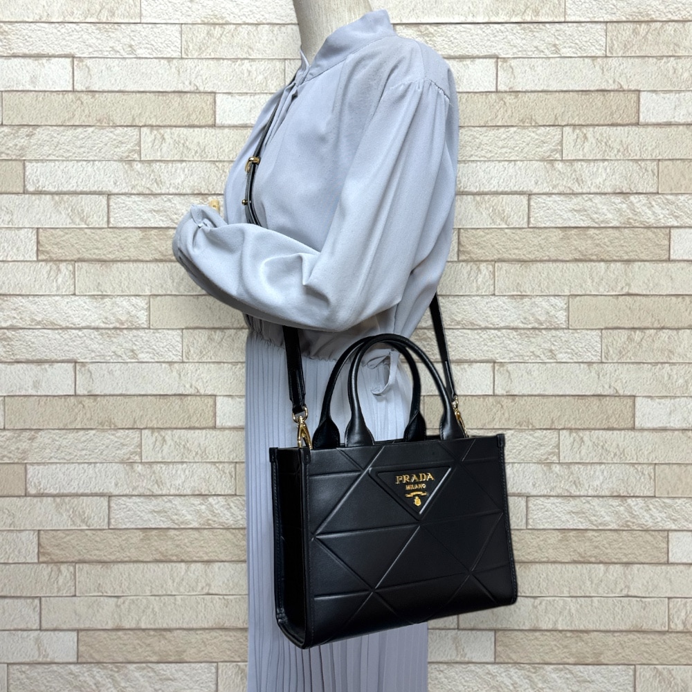プラダ シンボル ステッチ スモール ショルダーバッグ レザー 1BA396 ブラック PRADA 中古