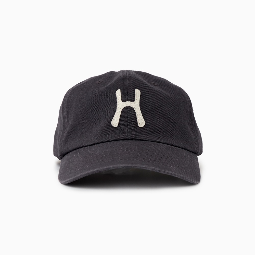 ハローサンライズ H ロゴコットンボールキャップ_チャコール