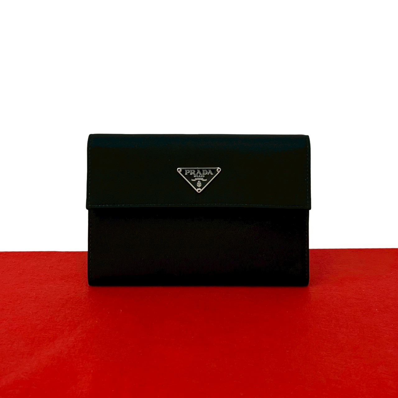 三角ロゴ 金具三つ折り財布 ナイロン レザー ブラック 22197