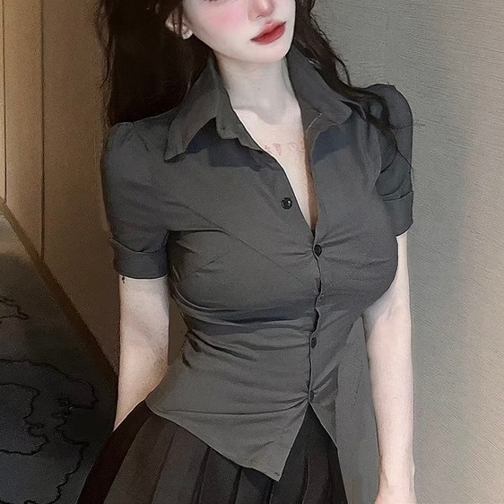 レディース シャツ ブラウス 半袖 Vネック 襟付き 角襟 タイト スリム 細身 スマート フェミニン ハイウエスト ボタン かわいい 大人可愛い きれいめ シンプル 上品 おしゃれ かっこいい