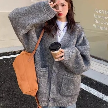 レディース トップス ニット カーディガン ミドル丈 長袖 Vネック ポケット ボタン かわいい 大人可愛い シンプル カジュアル おしゃれ かっこいい レトロ ラフ ボーイッシュ ルーズ クール