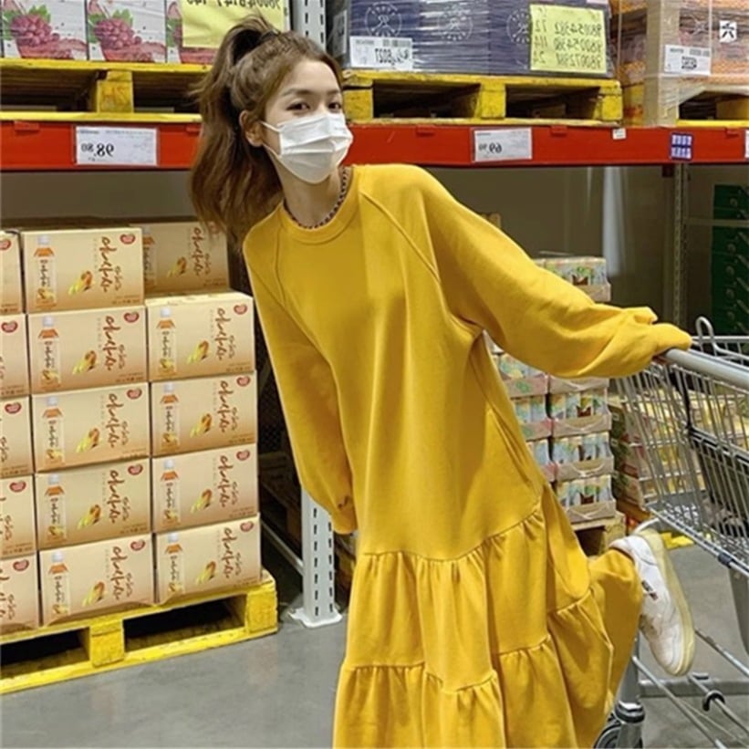 スウェットワンピース ワンピース トレーナー スウェット ワンピドレス ミモレ ミモレ丈 長袖 ドロップショルダー 萌袖 ラウンドネック ストレート 切り替えデザイン ギャザー 伸縮性 かわいい