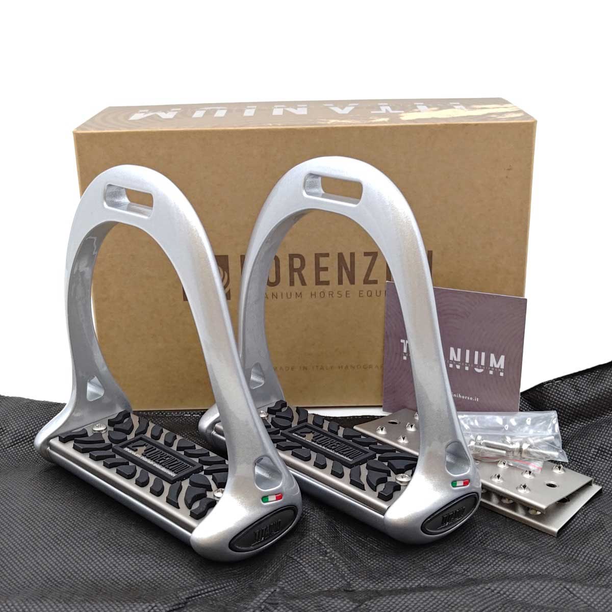 【中古・未使用品】LORENZINI ロレンツィーニ JUMPING STIRRUPS 障碍用鐙 チタニウム ジャンピング ラバータイプ シルバー 乗馬 馬術 替えステップ付き