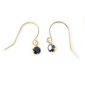 高品質天然サファイア K18 イエローゴールド 9月 誕生石 ジプシーピアス シンプル