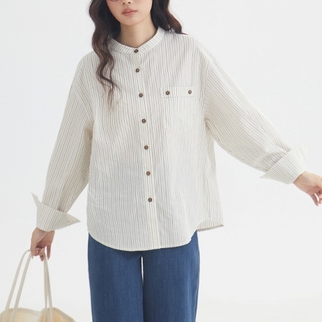 トップス シャツ 長袖 クルーネック 前開き ボタン ミディアム丈 取り外し可能な襟 胸ポケット 可愛い かわいい 大人可愛い きれいめ シンプル 上品 レトロ おしゃれ かっこいい カジュアル