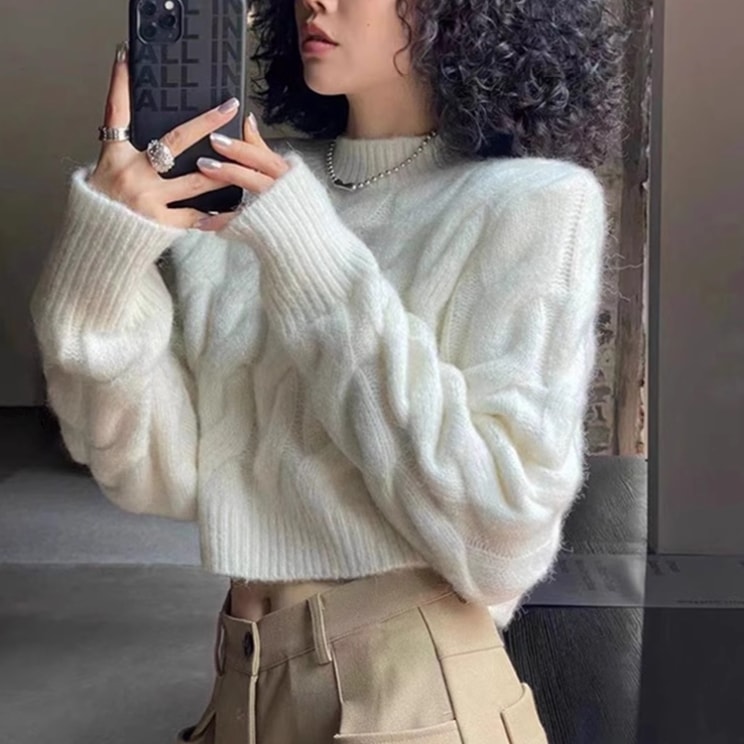 レディース トップス ニット セーター ミニ ショート 長袖 ラウンドネック ふわふわ かわいい 大人可愛い きれいめ シンプル カジュアル 上品 おしゃれ かっこいい レトロ こなれ感 存在感