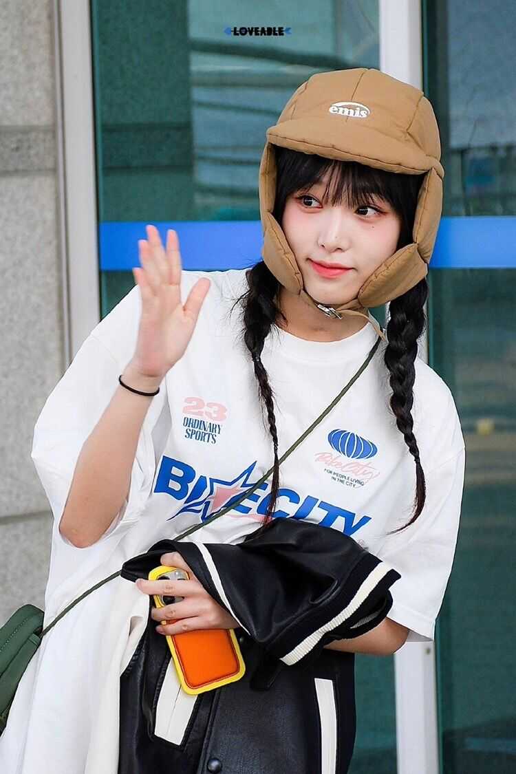 【急速出荷!2枚購入で300円 OFF!】cui Ruina 文字半袖tシャツ レディース 夏 ルーズ トップス 半袖 ボトムス2枚購入でカード1パスケース