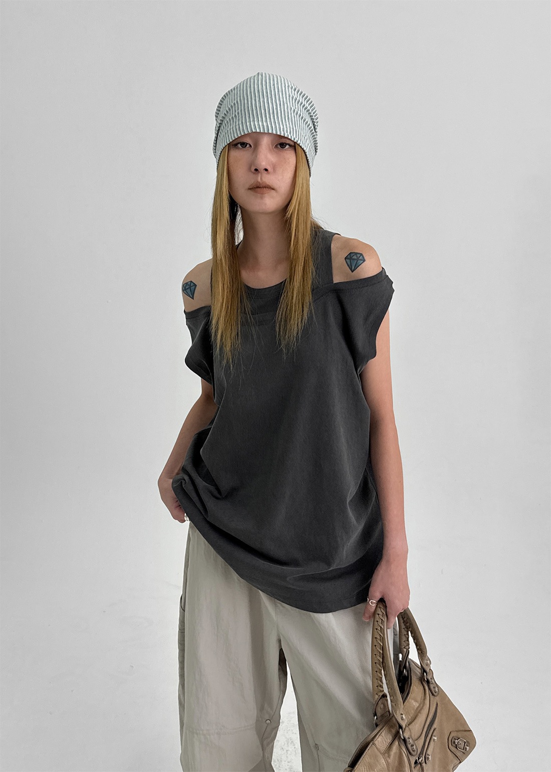 シェボットカットアウトルーズフィットレイヤードナシティ