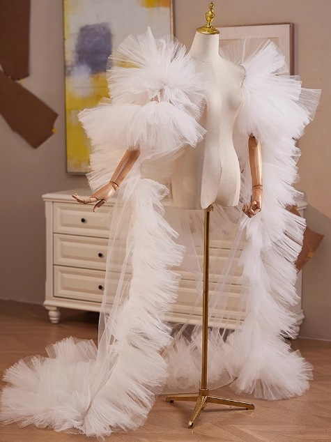 カラードレス ホワイト ソフトチュール プリンセスライン 華やかなトレーン 上品！ 花嫁 ポンチョ