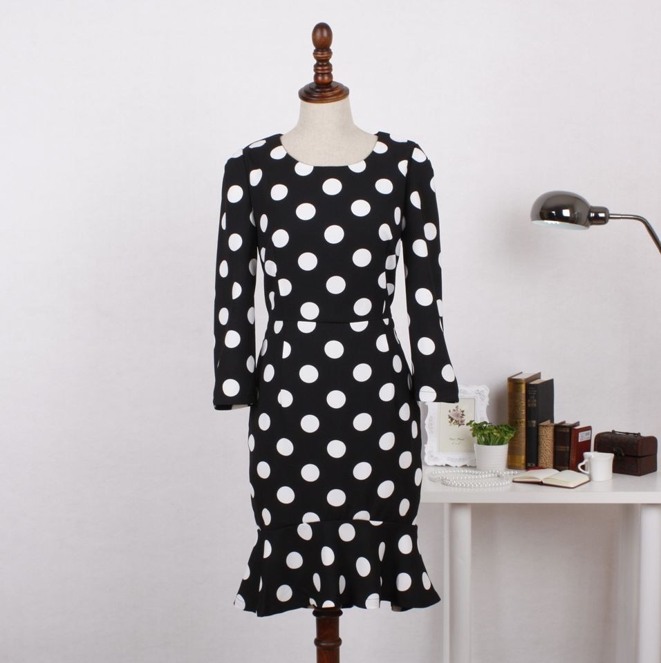 1036.スカートのフリルが可愛いIラインドット柄ワンピース（ブラック）