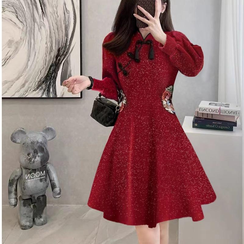 大きいサイズの新年シャツ赤ワンピースドレス女性秋冬太mm小甘クールスタイル厚みのあるミドル丈スカート