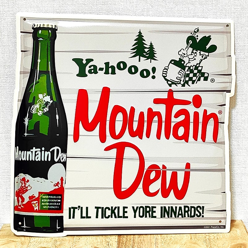 ブリキ看板 マウンテンデュー エンボスメタルサイン アンティーク ガレージ グリーン ロゴ プレート 壁飾り 正規ライセンス品 アメリカン 雑貨 インテリア おしゃれ 可愛い サーファー カフェ 店舗