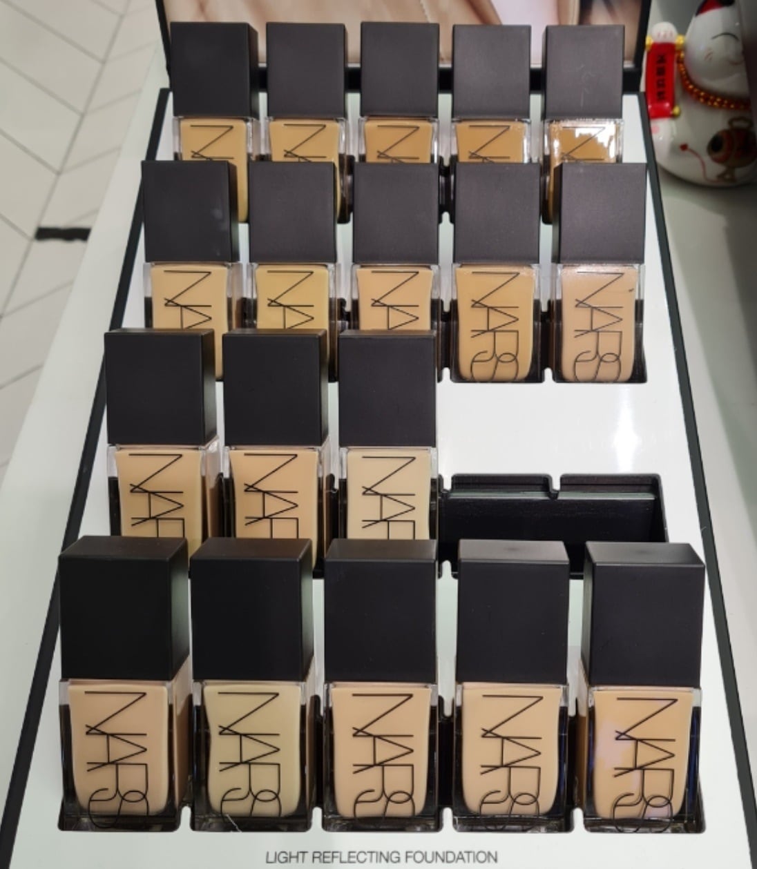 ライトリフレクティングファンデーション, 30ml 8,136円