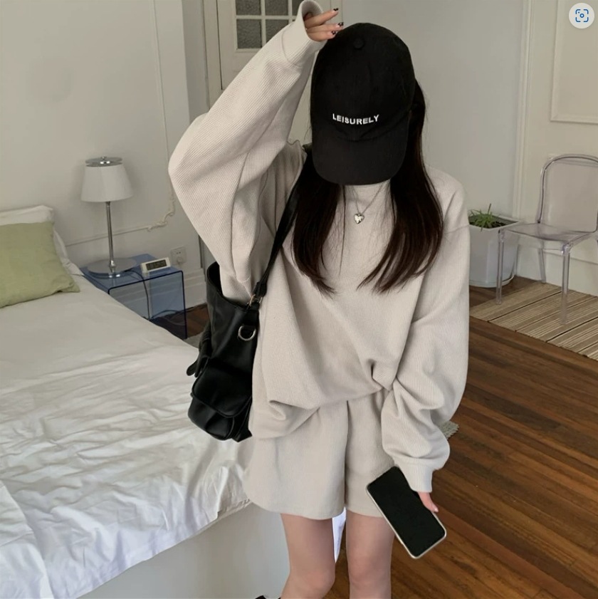 トップス ボトムス パンツ セットアップ プルオーバー トレーナー 短パン ショートパンツ ショート ショート丈 膝上 袖あり 長袖 ボリューム袖 ラウンドネック 襟なし 上下セット 2点セット