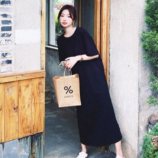 ワンピース ロングワンピース 袖付き 半袖 襟なし ラウンドネック ストレート 肌見せ バックシャン かわいい 大人可愛い シンプル カジュアル 大人 上品 おしゃれ お洒落 かっこいい レトロ