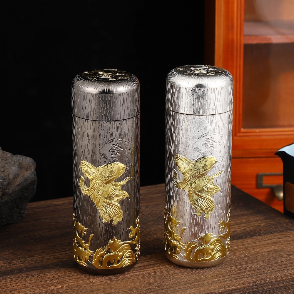 シルバーカップギフトボックスセット：幸運の魚デザインの断熱ウォーターボトルオフィスティーカップビジネス断熱カップレトロスタイル