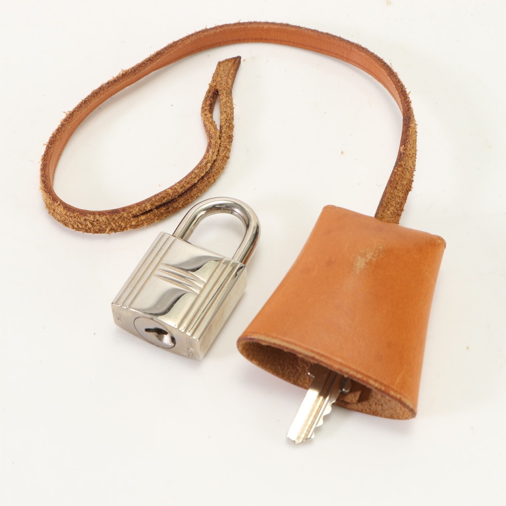 極美品 114 カデナ 番キー鍵シルバーパドロック南京錠 バーキン ケリー ボリード バッグ クロシェット ガーデンパーティ エヴリン ゴールド ペガサス 馬 MMM 0829-M2 中古