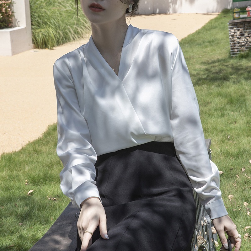 【1つ買うと10つ無料】2025サテンホワイトシャツの女性の長袖vネックドレープドレープとハイエンドのプロのシャツ